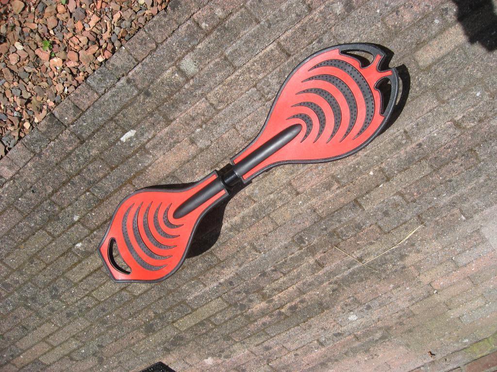 nieuw rood turn board ( wave board / skate board ), Verzenden, Nieuw, Skateboard