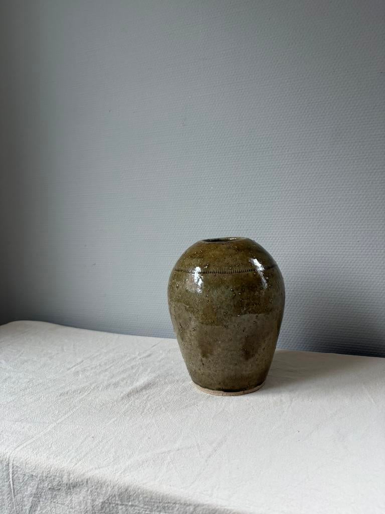 Vintage ceramic olijfgroen Chinese  vaas h21cm, Huis en Inrichting, Woonaccessoires | Vazen, Aardewerk of Porselein, Ophalen of Verzenden