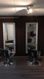 Kappersstoelen en spiegels van Salon Ambience