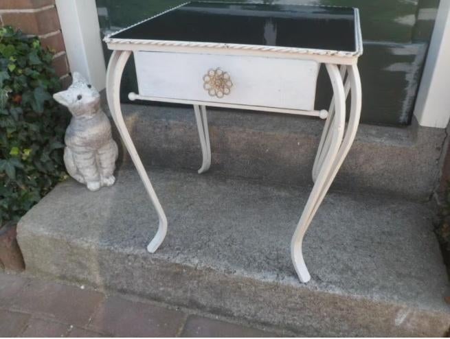 Bijzettafel nachtkastje wit smeedijzer + zwart glas tafeltje, Ophalen of Verzenden