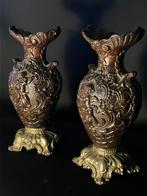 Set rijkelijk versierde Rococo vazen, Overige materialen, Overige kleuren, Ophalen of Verzenden, Zo goed als nieuw