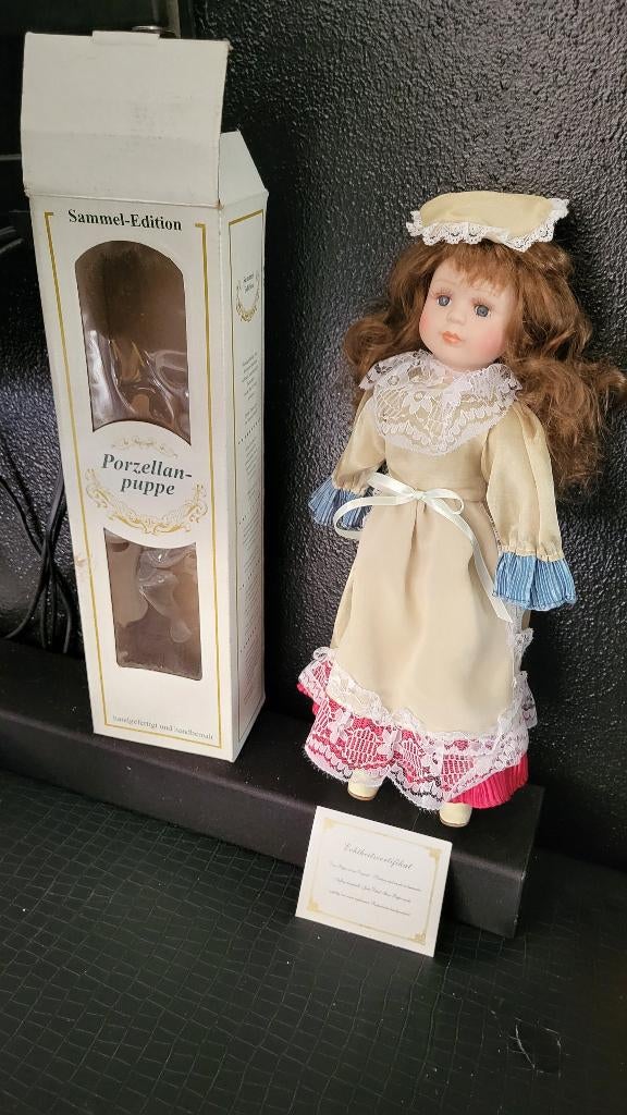 Prachtige Porseleinen Verzamelpop - Nieuw in doos, Verzamelen, Poppen, Ophalen of Verzenden, Nieuw, Pop, Levensecht of Reborn