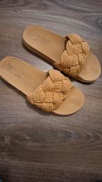 Mooie slippers beige Primark maat 38, Primark, Beige, Ophalen of Verzenden, Zo goed als nieuw