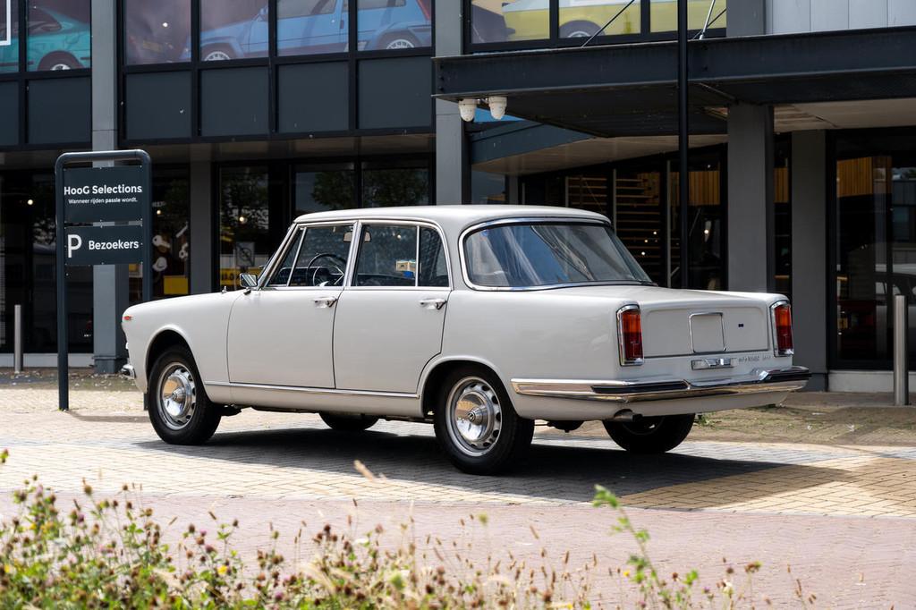 Alfa Romeo 2600 Berlina (bj 1966), Auto's, Stof, 132 pk, Origineel Nederlands, Bedrijf