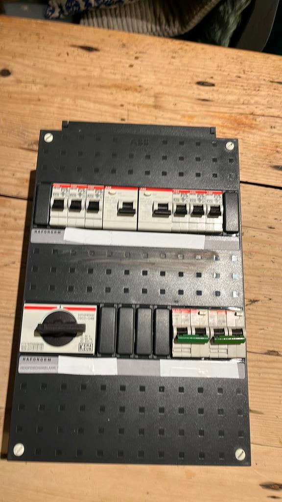 Groepenkast 8 groepen hoofdschakelaar, Ophalen of Verzenden, Zo goed als nieuw, Overige typen