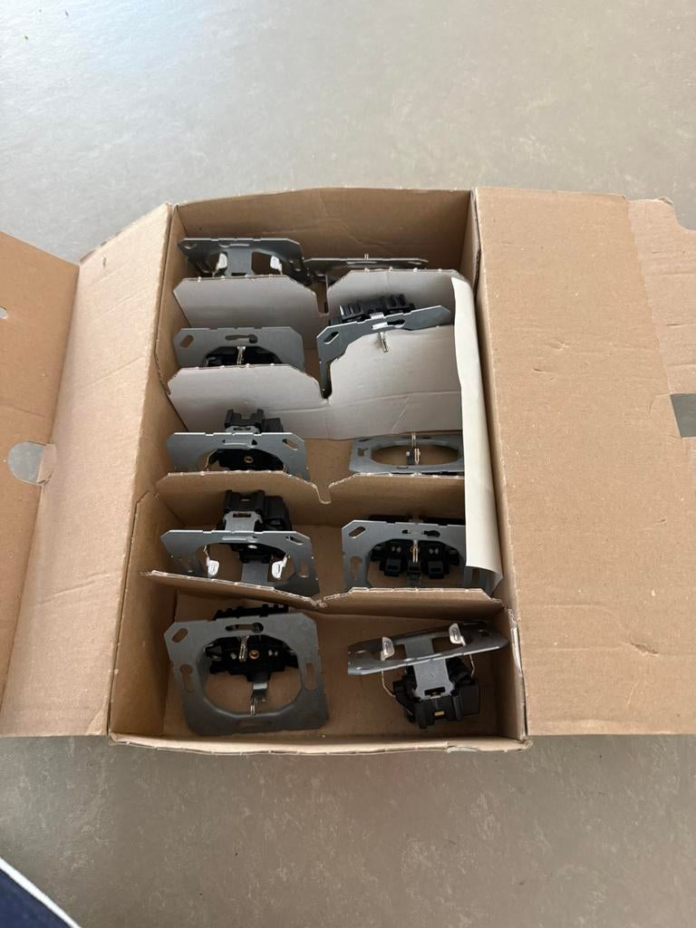 10x jung wandcontactdoos, Ophalen of Verzenden, Zo goed als nieuw, 100 tot 250 mm