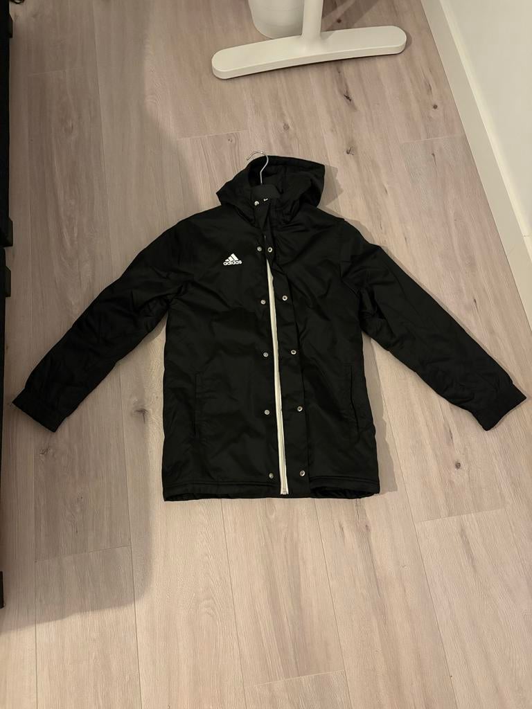 Adidas Zwarte Winterjas Maat 152 original, Ophalen of Verzenden, Zo goed als nieuw, Jongen, Jas