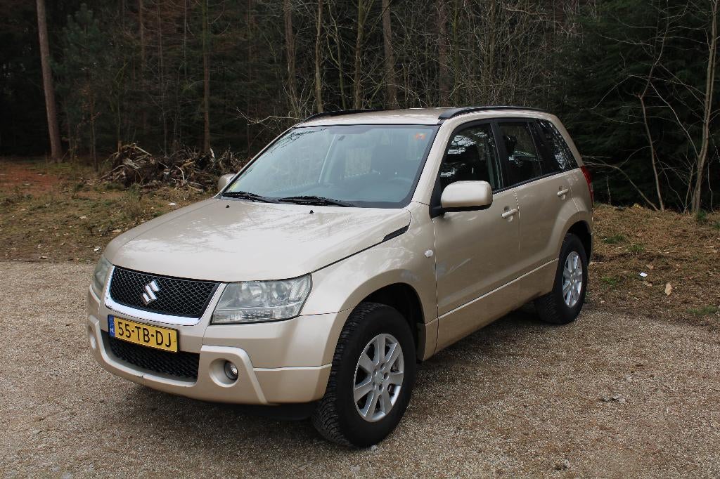 Suzuki Grand Vitara | Beige | 2.0 | 140pk (2006), Stof, 1995 cc, Zwart, 4 cilinders