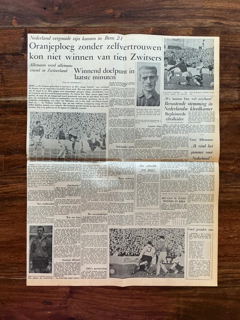 Voetbal krantenartikel Zwitserland Nederland november 1965, Verzamelen, Tijdschriften, Kranten en Knipsels, Ophalen of Verzenden
