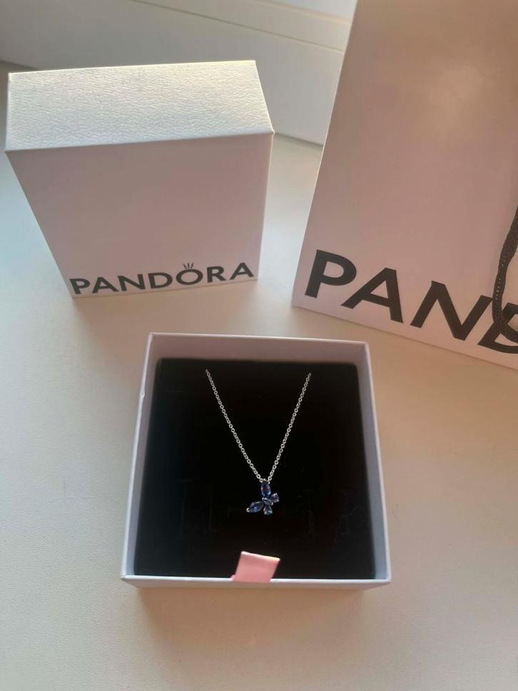 Pandora ketting met vlinderhanger, Sieraden, Tassen en Uiterlijk, Bedels, Nieuw, Pandora, Zilver, 1 bedel, Ophalen of Verzenden