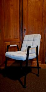 Desing stoel met wieltjes, Huis en Inrichting, Stoelen, Wit, Nieuw, Ophalen of Verzenden, Stof