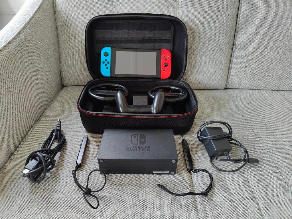 Mooie Nintendo Switch met 2 spellen, Spelcomputers en Games, Spelcomputers | Nintendo Switch, Zo goed als nieuw, Switch Original