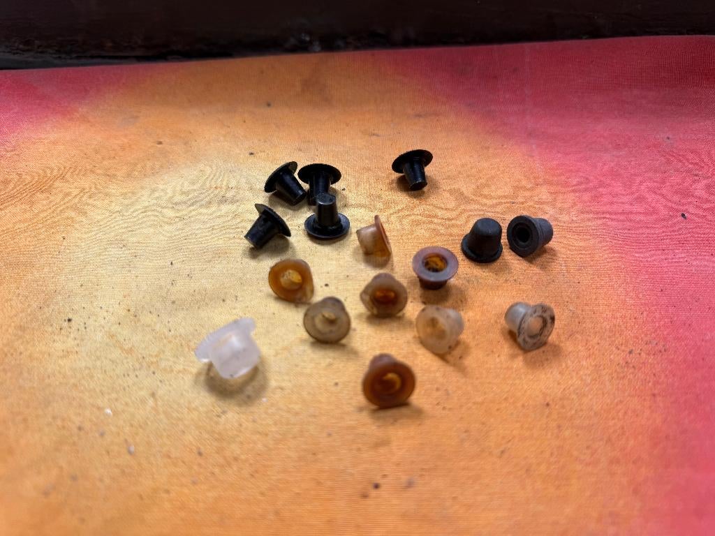 DAF YA Nieuwe en gebruikte tectyl afdichtingsdopjes, Ophalen of Verzenden, Landmacht, Nederland, Overige typen