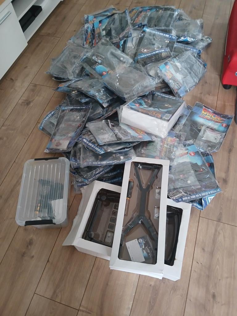 Back to the Future DeLorean deel 1 tot 92!Bouwpakket - Nieuw, Hobby en Vrije tijd, Modelbouw | Auto's en Voertuigen, Nieuw, Auto