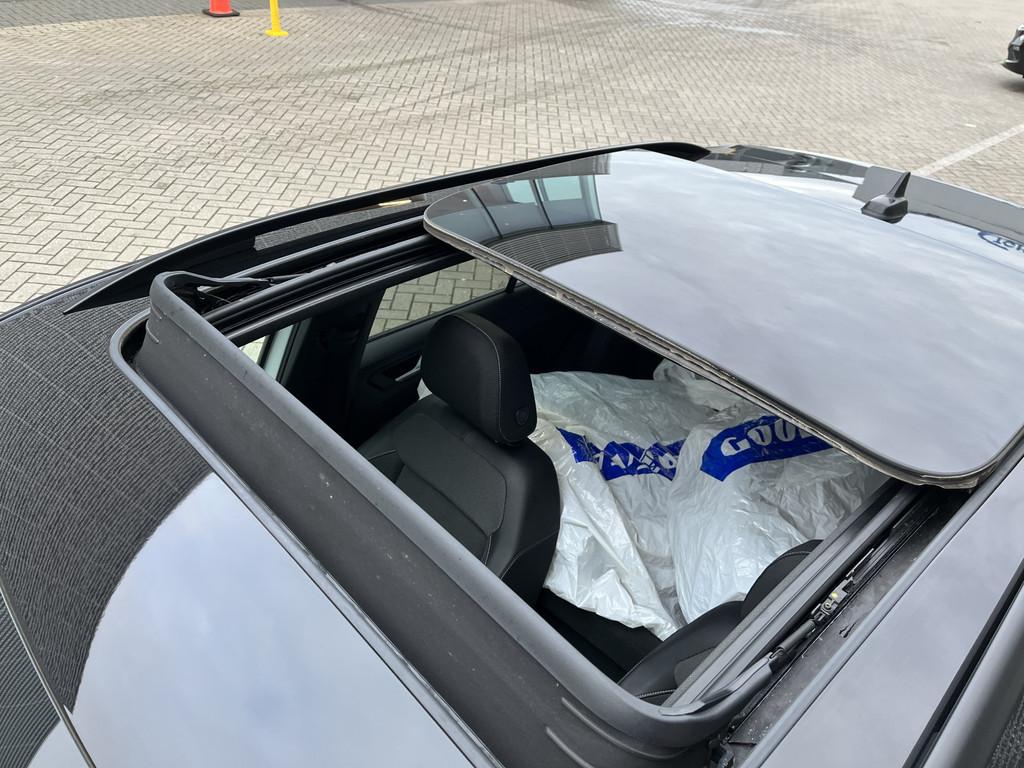 Volkswagen T-Roc 1.5 TSI 150pk DSG R-Line / Panoramadak / Di, 12 maanden, 1258 kg, Zwart, 4 cilinders