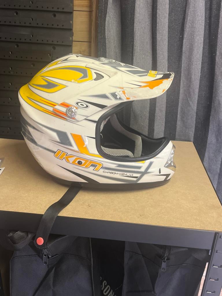 Gebruikte cross helm jeugd MOET WEG!, Motoren, Kleding | Motorhelmen, Overige merken, Kinderen, Offroadhelm, Ophalen of Verzenden