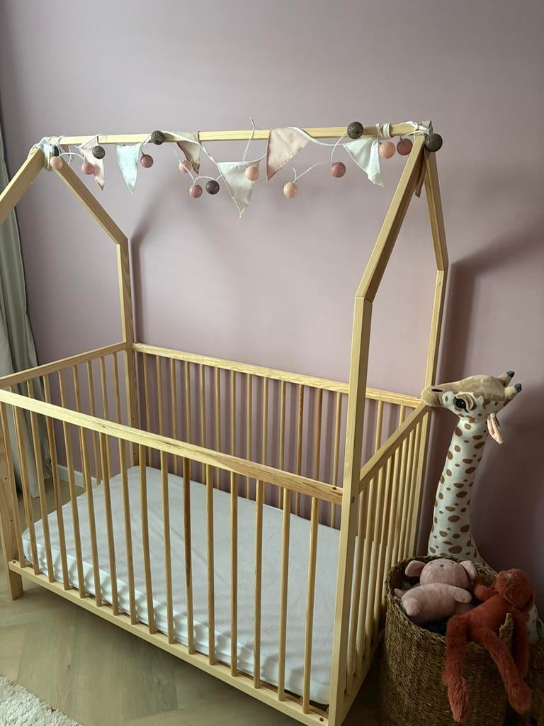 Ledikant huisje, Kinderen en Baby's, Ophalen of Verzenden, Gebruikt, Ledikant