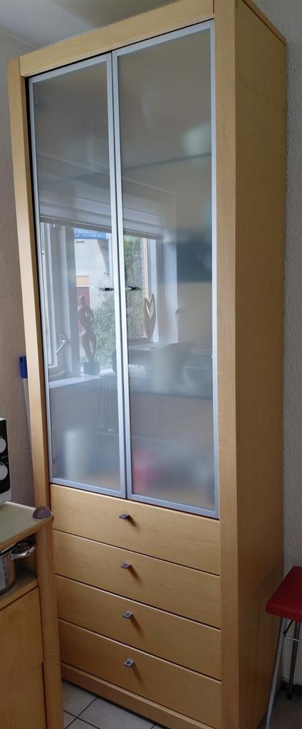 Houten vitrinekast met glazen schuifdeuren en lades, Ophalen, 25 tot 50 cm