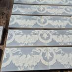 57 jugendstil randtegels grijs met wit opgelegd decor