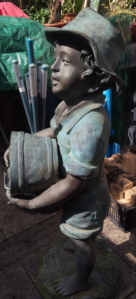 Zwaar bronzen beeld jongen met emmer (fontein), Ophalen, Gebruikt, Mens