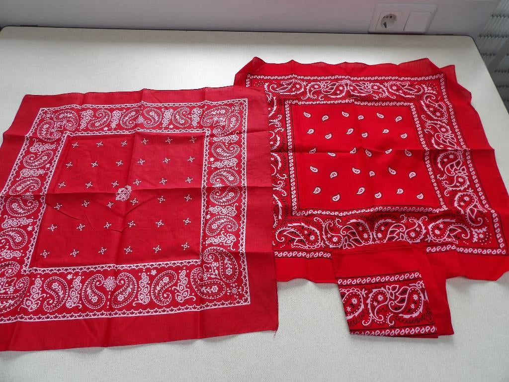 2x nieuw en 1x z.g.a.n Boeren zakdoeken, Ophalen of Verzenden, Nieuw, Carnaval, Accessoires