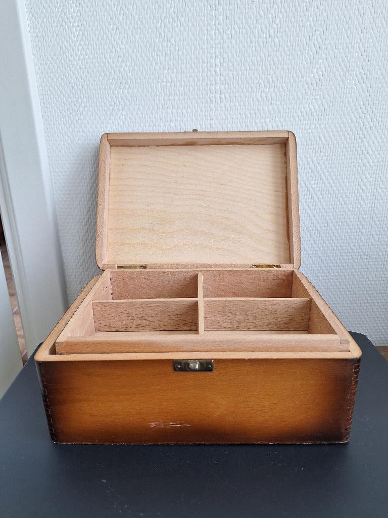 Houten naaikistje jaren 70., Ophalen, Gebruikt