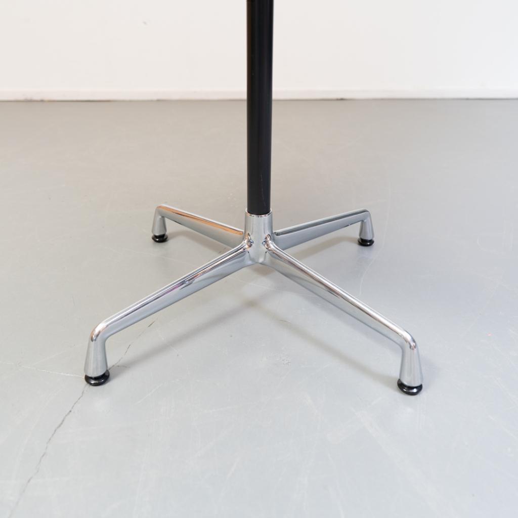 2x Vitra Eames Contract Table rond 80 cm wit blad, Niet ingevuld, 50 tot 100 cm, Niet ingevuld, Vier personen