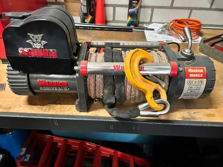 Warrior Lier hs9500  12v 4x4  met touw, Auto-onderdelen, Overige Auto-onderdelen, Ophalen