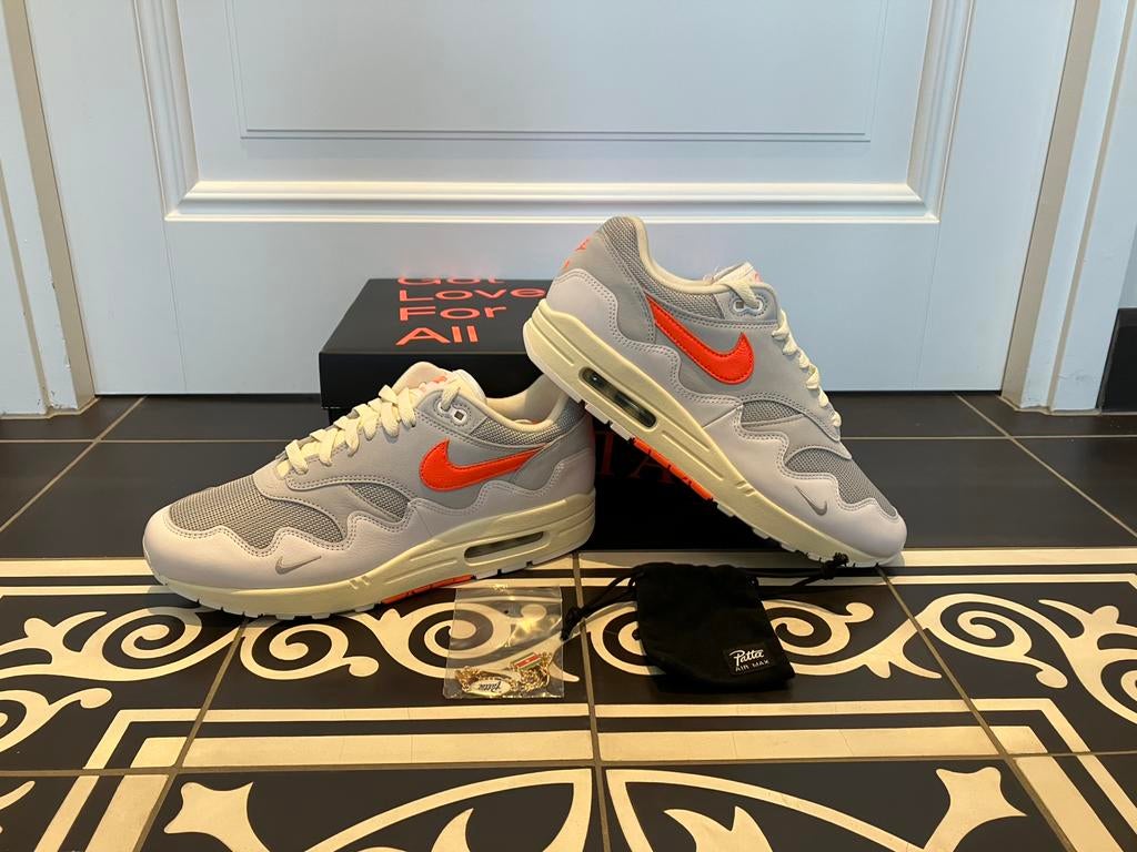 Nike Air Max 1 x Patta “ Waves White Hyper Crimson “ Maat 43, Kleding | Heren, Schoenen, Wit, Nieuw, Ophalen of Verzenden, Sneakers of Gympen