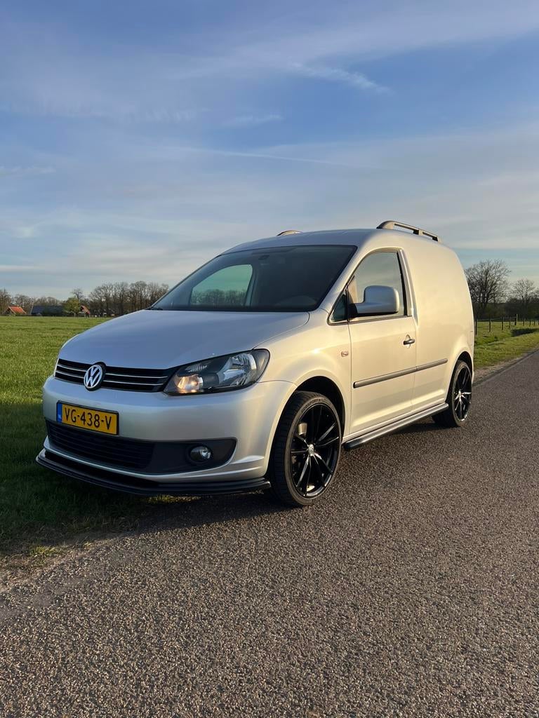 Volkswagen Caddy 1.6 D 140 PK 2014, Auto's, Bestelauto's, Voorwielaandrijving, Euro 5, Zwart, 4 cilinders