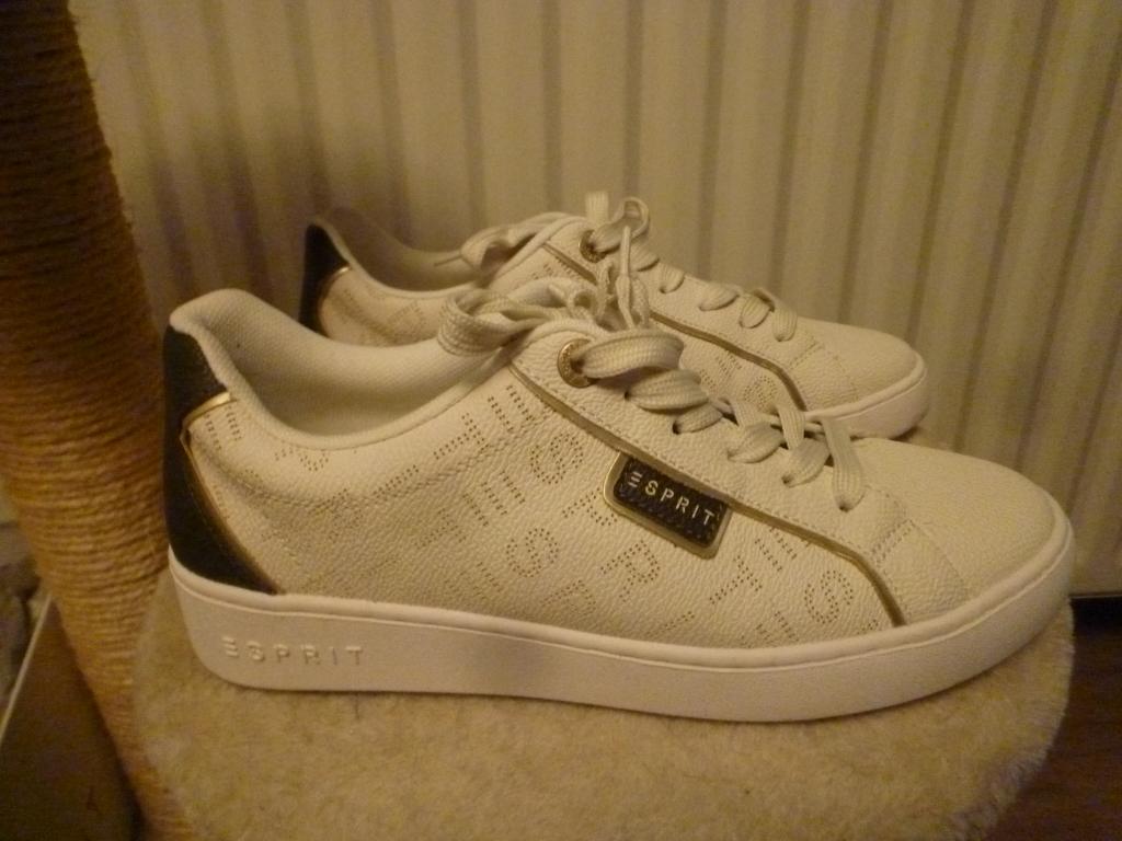 Esprit sneakers, Kleding | Dames, Ophalen, Wit, Esprit, Sneakers of Gympen