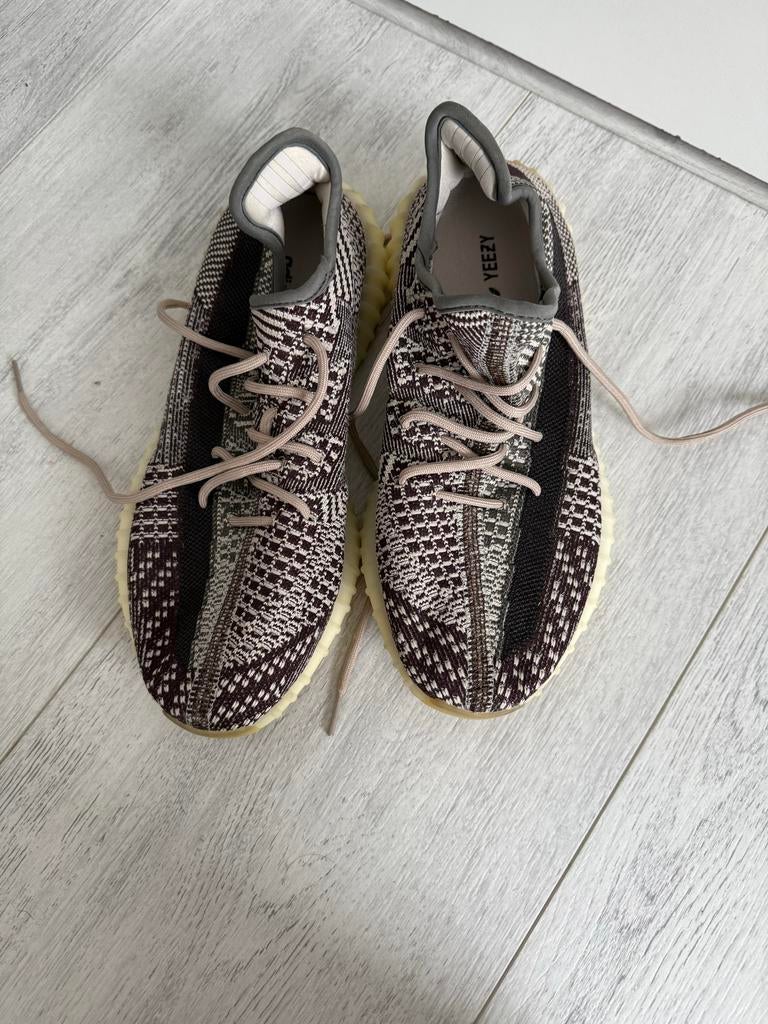 Adidas Yeezy Boost 350 V2 - Zo goed als nieuw, Ophalen of Verzenden, Zo goed als nieuw, Bruin, Sneakers of Gympen