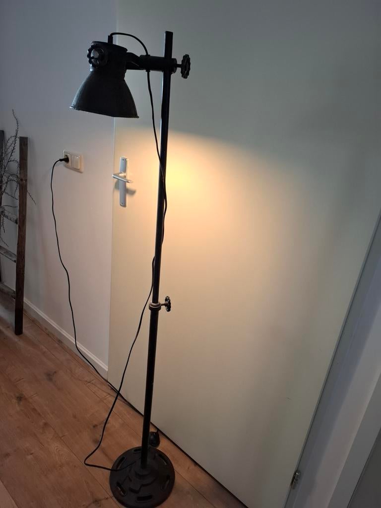 Industriële Vintage Staande Schemerlamp - Hoogte Verstelbaar, Huis en Inrichting, Lampen | Vloerlampen, Ophalen, Gebruikt, Landelijk, Industrieel, Vintage