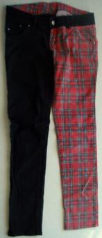 gothic Disturbia zwart/rood geblokte jeans maat S € 9,50, Ophalen of Verzenden, Gedragen, Blauw, Overige jeansmaten