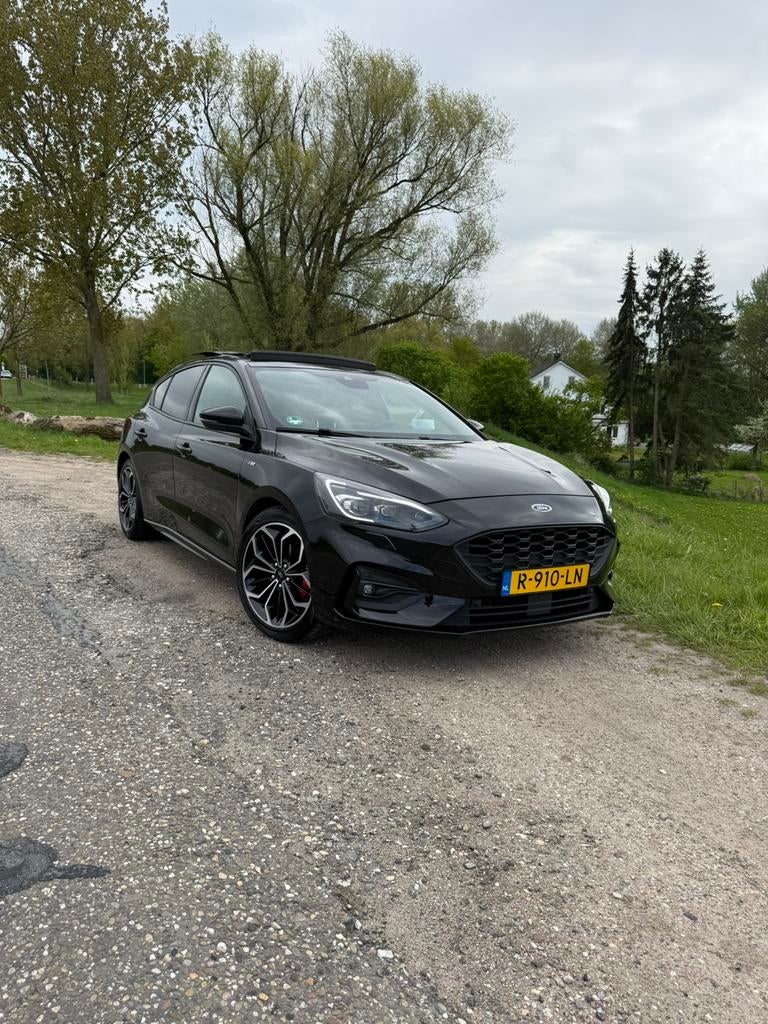 Ford Focus ST Line 1.5 Ecoboost | Panoramadak | AppleCarplay, 1304 kg, Zwart, Zwart, 1500 cc