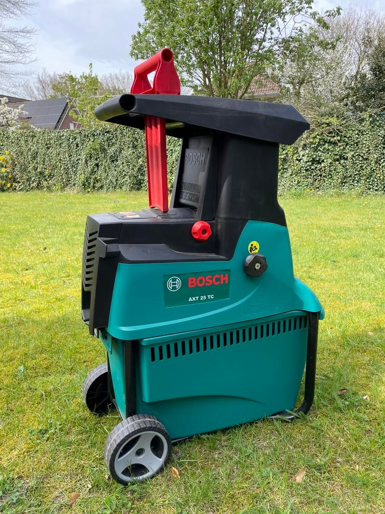 Hakselaar - Schredder BOSCH AXT 25 TC, Tuin en Terras, Hakselaars, Ophalen, Zo goed als nieuw, Elektrisch, Met opvangbak