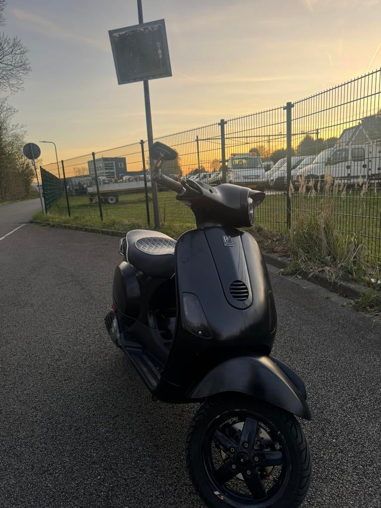 Vespa lx brom 2005, Fietsen en Brommers, Scooters | Vespa, Ophalen, Maximaal 45 km/u, Zo goed als nieuw, Benzine