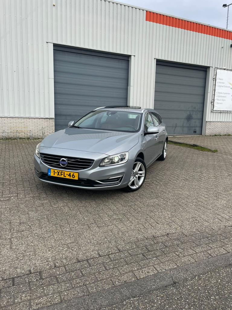 Volvo V60 D6 215pk Plug-in Hybrid 2014 Grijs, Auto's, Volvo, 1849 kg, 1800 kg, Particulier, Te koop