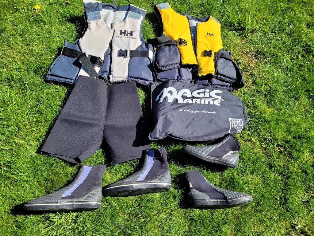 Complete zeilspullen sets (2x) met zwemvesten en laarsjes, Watersport en Boten, Ophalen of Verzenden, Gebruikt, Dame of Heer, Reddingsvest of Zwemvest