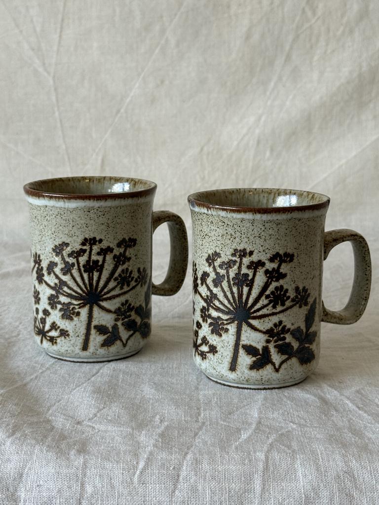 Vintage Keramieken Mokken met Botanisch Decor - Set van 2, Antiek en Kunst, Antiek | Keramiek en Aardewerk, Ophalen of Verzenden