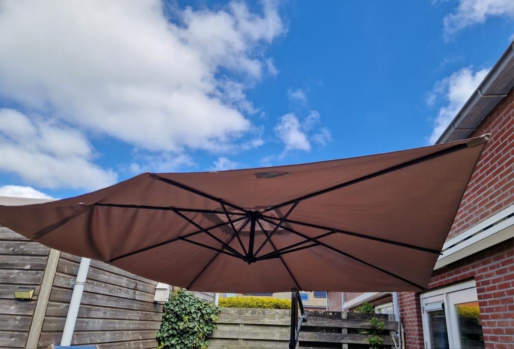 Zweefparasol met voet - gebruikssporen, Ophalen, Gebruikt, Zweefparasol