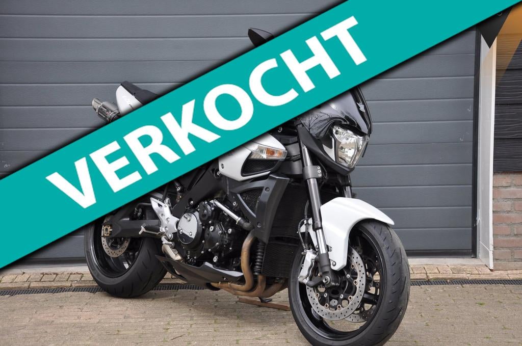 Suzuki GSX 1300 B-King Yoshimrura 19000 km!, 1340 cc, Bedrijf, Meer dan 35 kW, Info@witteveenmotoren.nl