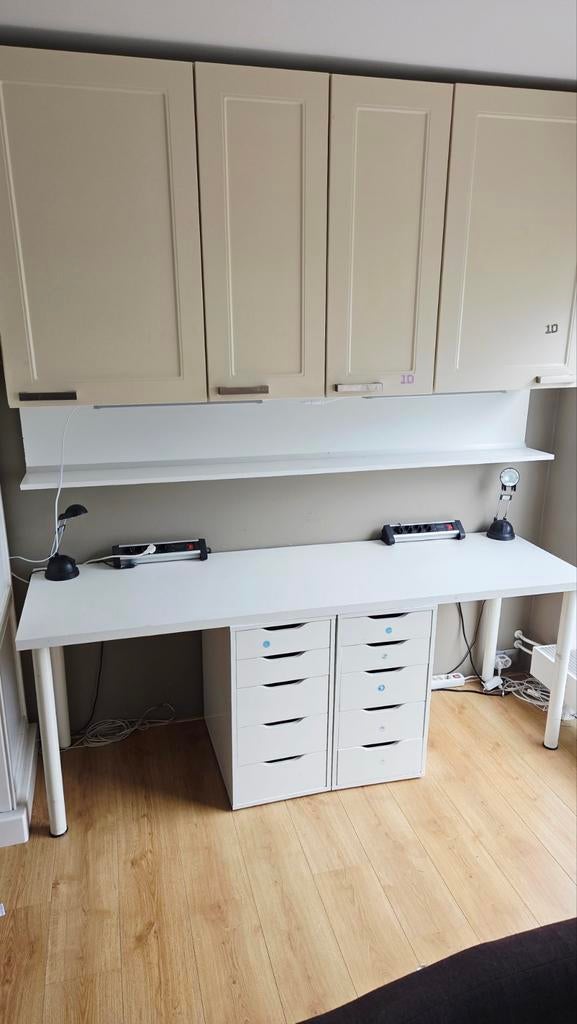 boven kasten, bureau met ladeblokken zijn sl weg, Ophalen