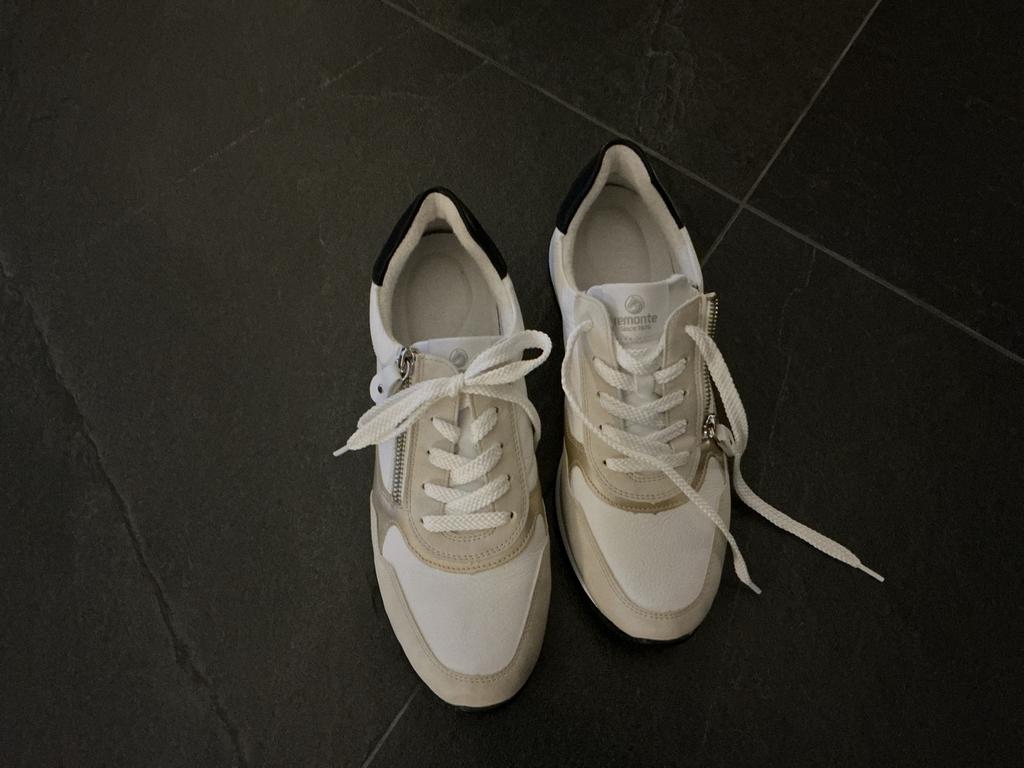 Nieuwe Remonte schoenen maat 42, Kleding | Dames, Schoenen, Ophalen of Verzenden, Nieuw, Wit, Sneakers of Gympen