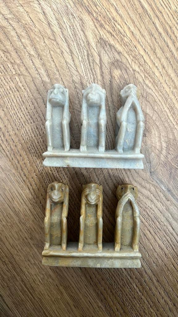 Horen Zien Zwijgen apen (marmer?) €2 p/st, Verzamelen, Beelden en Beeldjes, Ophalen of Verzenden, Dier