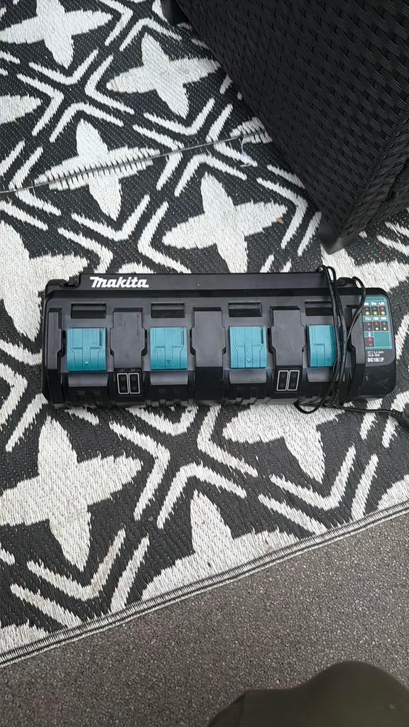Makita DC18SF 4-poorts multilader  LXT 14,4 18 Volt, Ophalen of Verzenden, Zo goed als nieuw