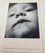 Polaroid zwart wit fotografie baby - Lars Topelmann, Verzamelen, Ansichtkaarten | Themakaarten, Verzenden, 1980 tot heden, Ongelopen