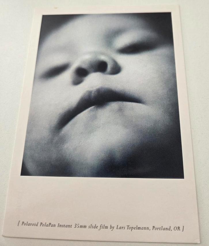 Polaroid zwart wit fotografie baby - Lars Topelmann, Verzamelen, Ansichtkaarten | Themakaarten, Ongelopen, 1980 tot heden, Overige thema's
