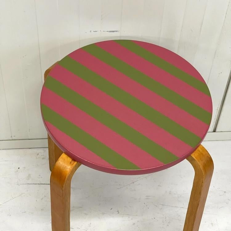 Moderne restyle vintage kruk streeppatroon plantentafel, Gebruikt, Onbekend, Ophalen of Verzenden, Onbekend