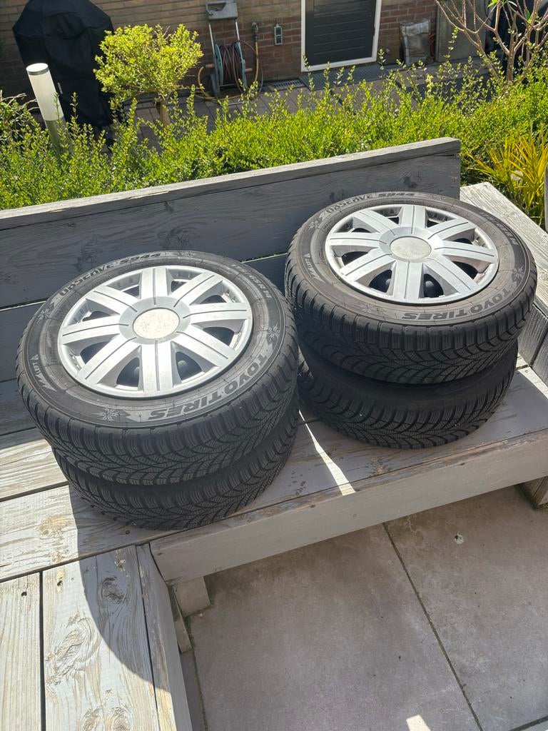 Winterbanden + velgen (ToyoTyres Observe S944 - 175/65 R14), Auto-onderdelen, Banden en Velgen, Ophalen, 14 inch, Gebruikt, 175 mm